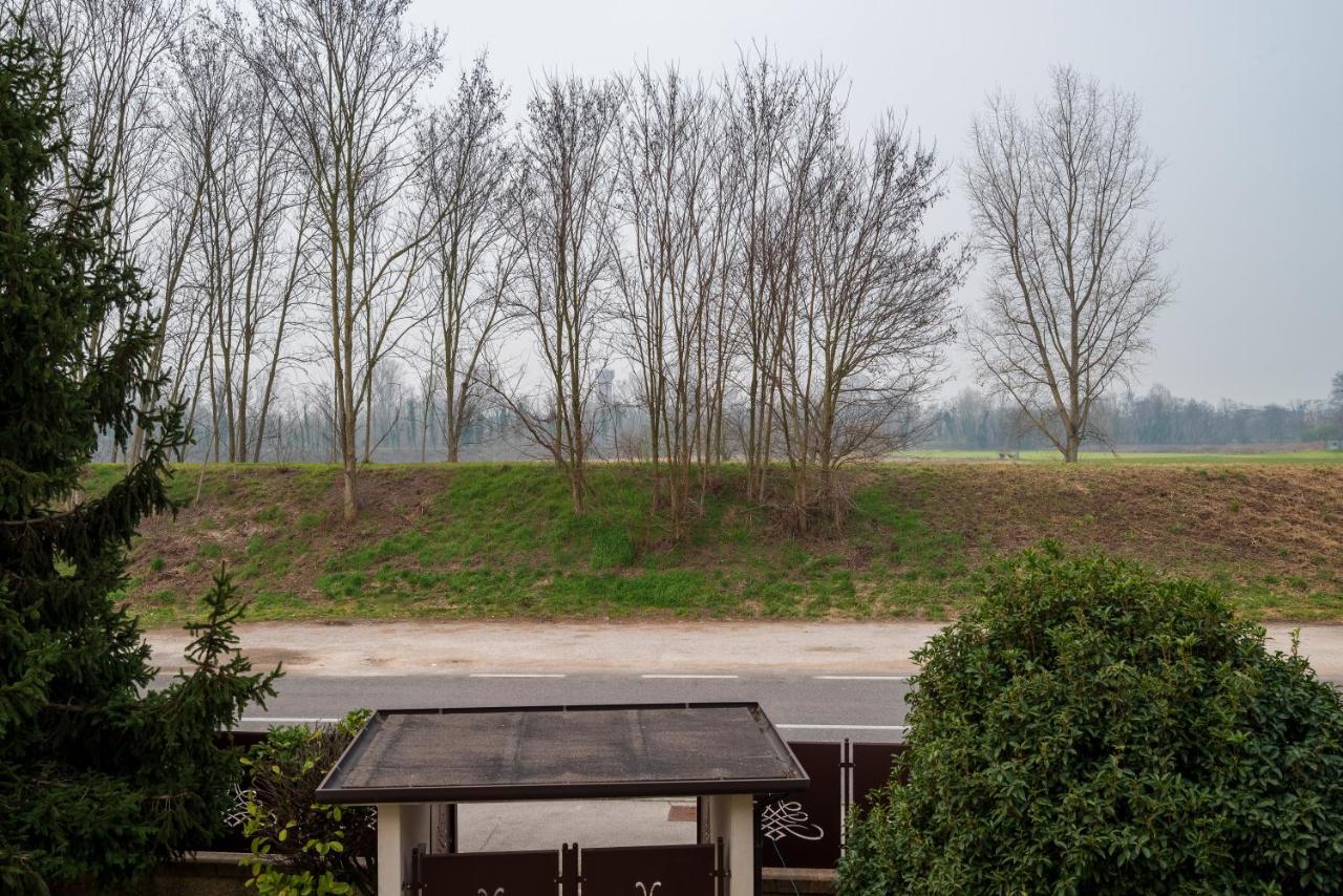 The River Bank House - Casa Con Vista Argine Alloggio in famiglia *